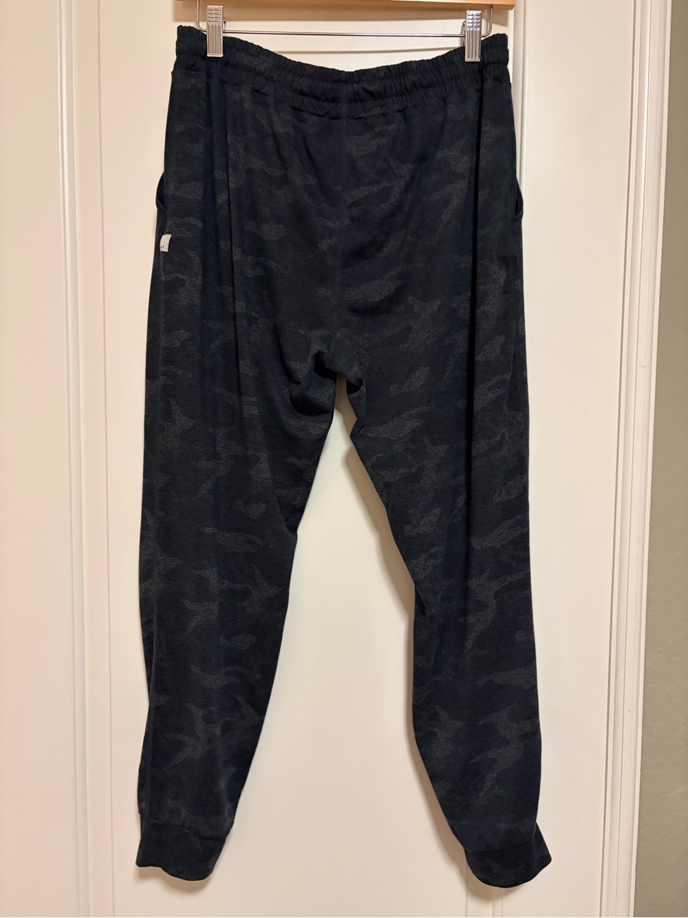 🧘🏽‍♀️🏃‍♀️Vuori DreamKnit Cropped  Performance Joggers Black Camouflage🧘🏽‍♀️🏃‍♀️